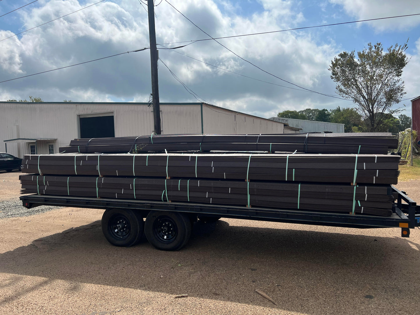 Bender board pallets tied to a bed truck