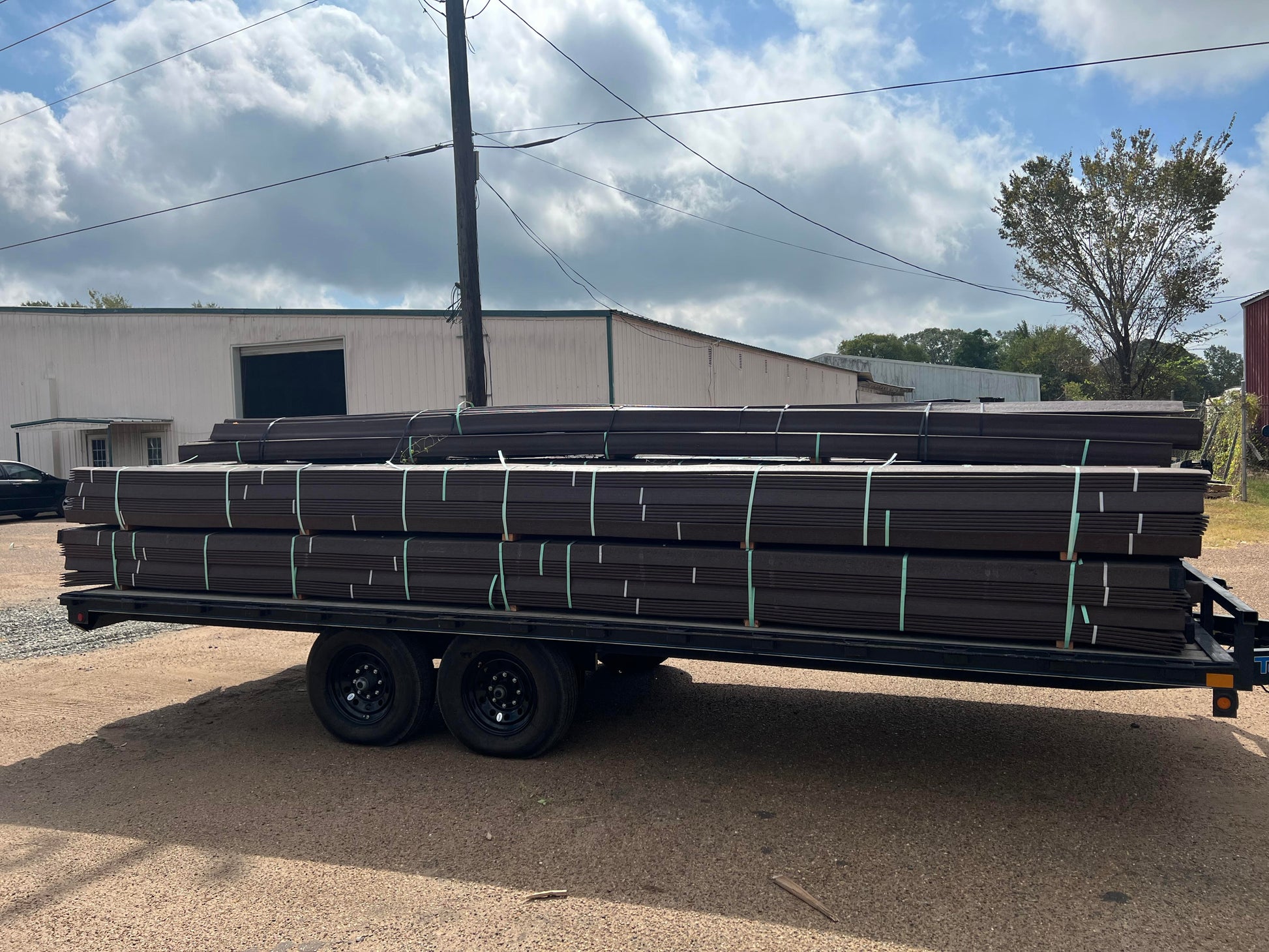 Bender board pallets tied to a bed truck